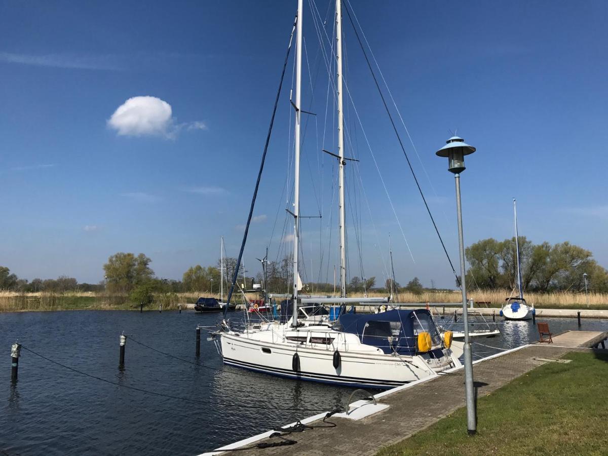 Blick Auf Yachthafen An Der Ostsee Ueckermunde Exterior photo